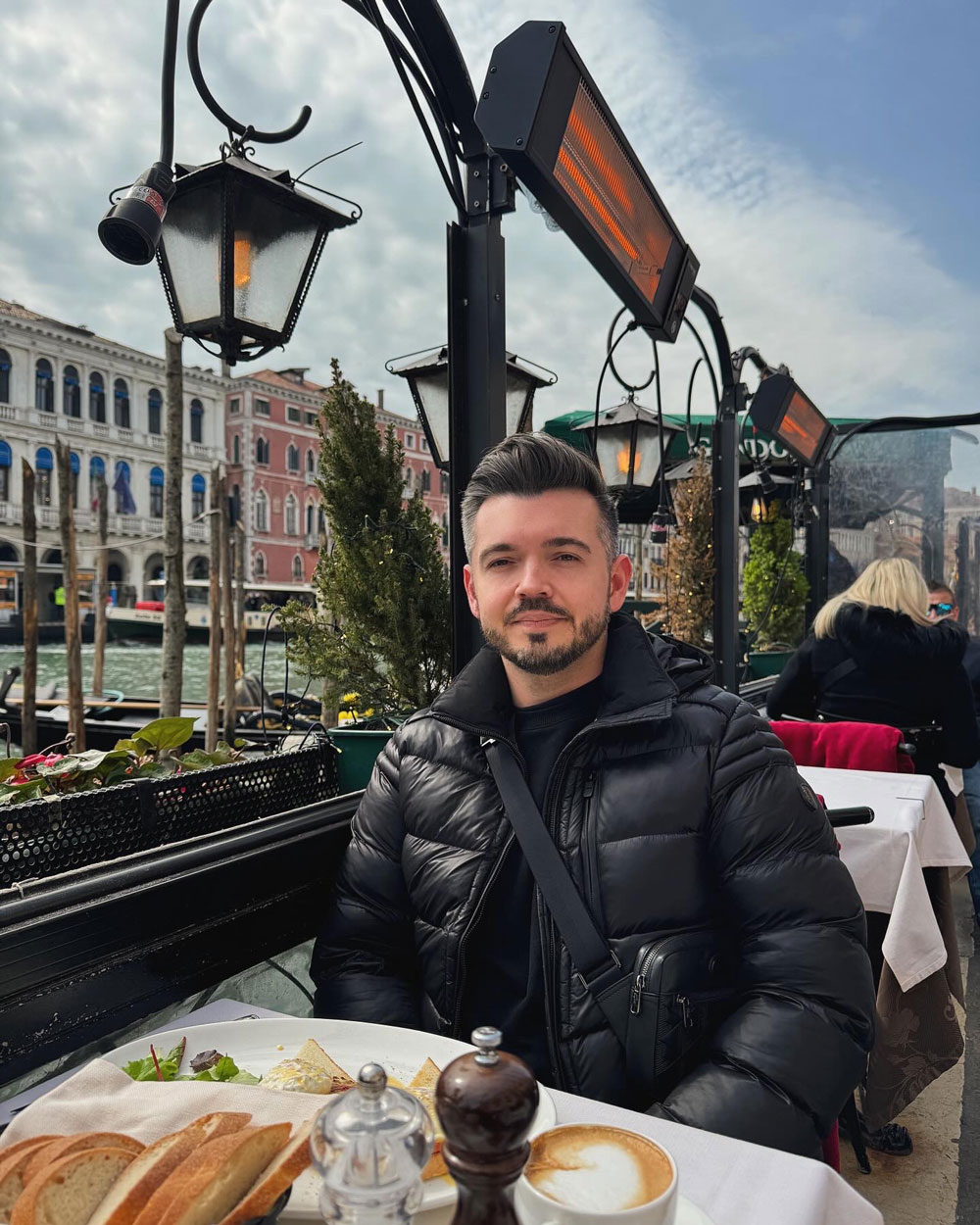 Business-Brunch an der Rialto Brücke in Venedig, Italien